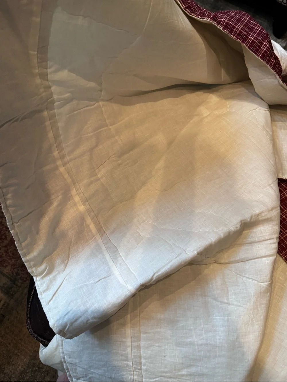 Holiday Snowman Quilt - Burgundy and White